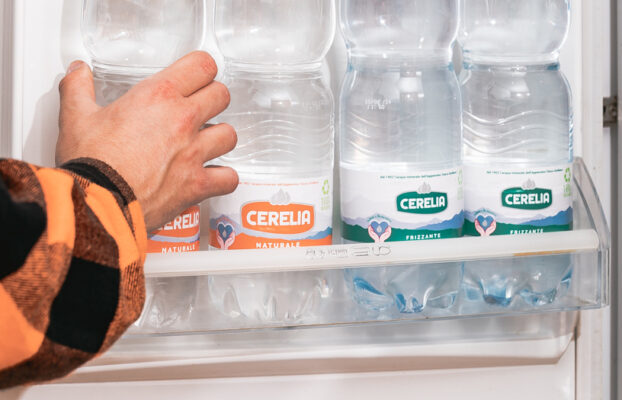 L’acqua bicarbonato-calcica: un “tampone” naturale contro l’acidità gastrica