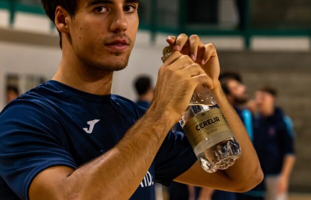 Acqua per Sportivi: Cosa Bere Prima, Durante e Dopo l’Allenamento